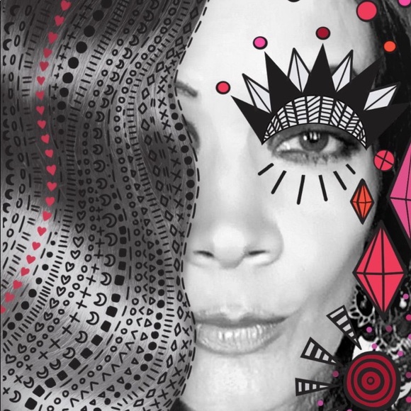 Meet your Posher, Pennee - Picture 5 of 6